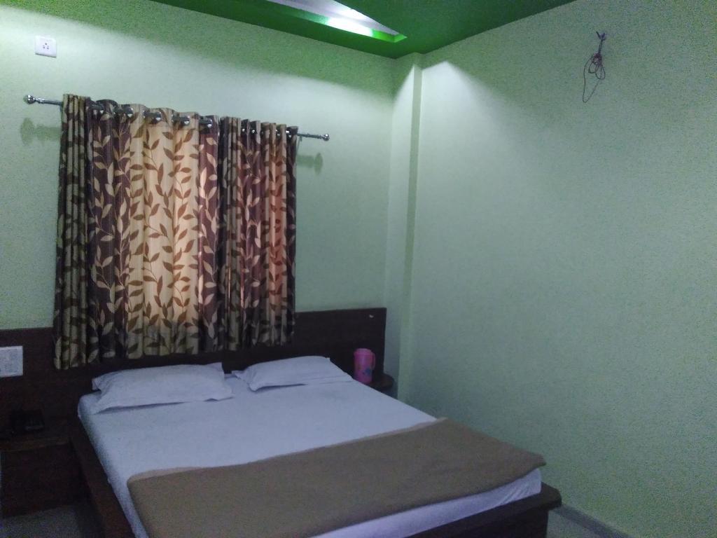 Sri Sai Sannidhi Shirdi Exterior photo